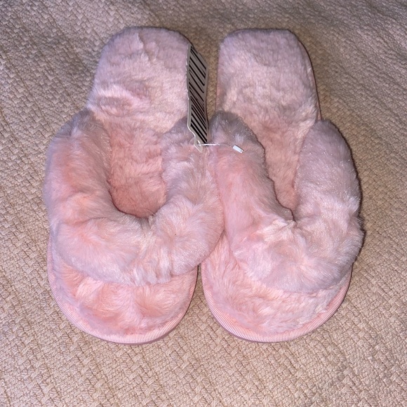 Slippers - Picture 2 of 3